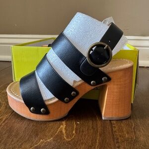 Block heel sandal